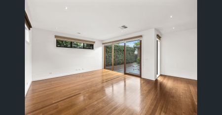 Stylish Single-Level Living in a Peaceful Leafy Setting - Photo 4