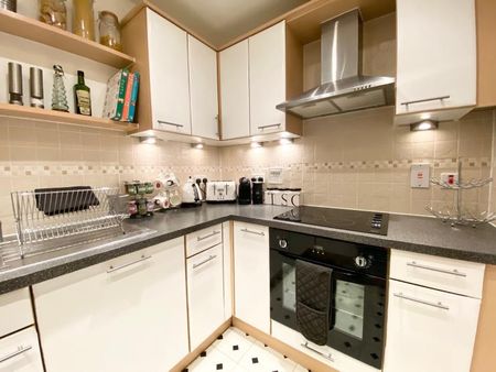 Centrium, Woking - 2 bedrooms Property for lettings - Seymours - Photo 4