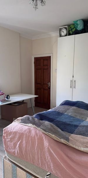 Room in a Shared Flat, Melrose Road, HA5 - Photo 1
