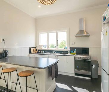 Bright and Modern 2-Bedroom Home with Bonus Office/Sunroom - Photo 4