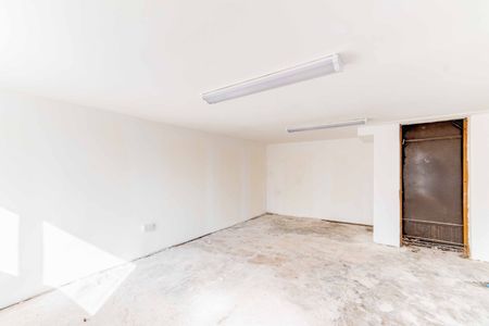 3 bed semi-detached house to rent in Farren Road, Birmingham, B31 - Photo 3