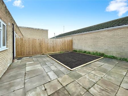 4 bedroom bungalow to rent Randolph Close, CV31 - Photo 5