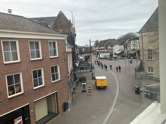 Te huur een 2-kamerappartement met zeer lichte woonkamer in centrum van Roosendaal - Foto 1