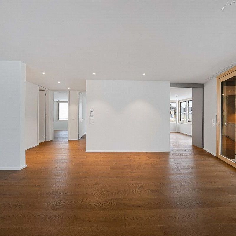 Bright 4.5-room apartment with large balcony in a quiet location - Photo 1