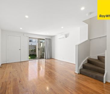 Stylish, Sunlit Home close to Parks, Schools & Shops - Photo 6