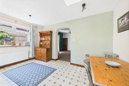 2 bedroom end of terrace house to rent - Photo 2