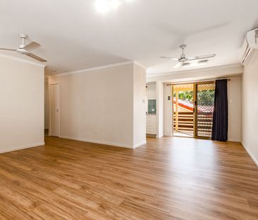 COMFORT, CONVENIENCE AND ENTERTAINING ALL COME TOGETHER IN THIS NEA... - Photo 1