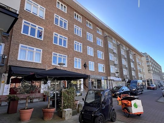 Under offer: Spacious, bright and fully furnished 80 m2, 2 bedroom apartment in the Stadionbuurt with sunny south facing balcony. - Photo 1