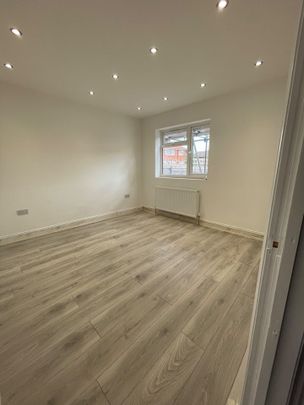 2 Bed Flat, Raleigh Road, BS3 - Photo 1