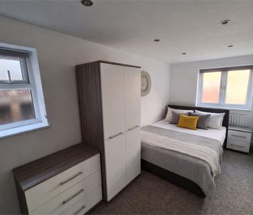 Room 2, 35 Mill Road, Cambridge - Photo 2