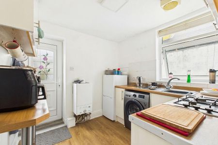 2 bedroom maisonette to rent - Photo 2