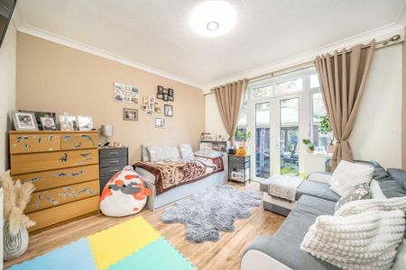 4 bedroom detached house to rent - Photo 4