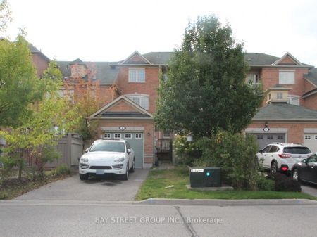 Townhouse For Lease | N8129364 - Photo 5