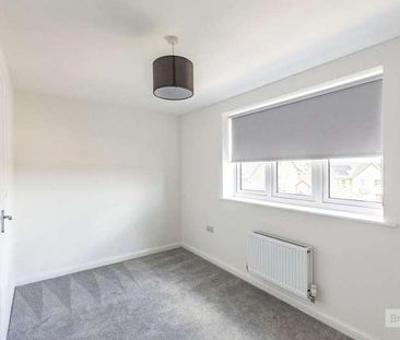 Sunflower Close, Overstone Gate, Northampton, Northants, NN6 - Photo 1