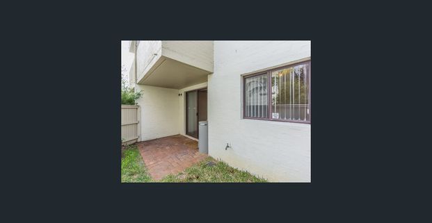 AWESOME UNIT IN WEST PERTH / NORTH PERTH BORDER - Photo 1