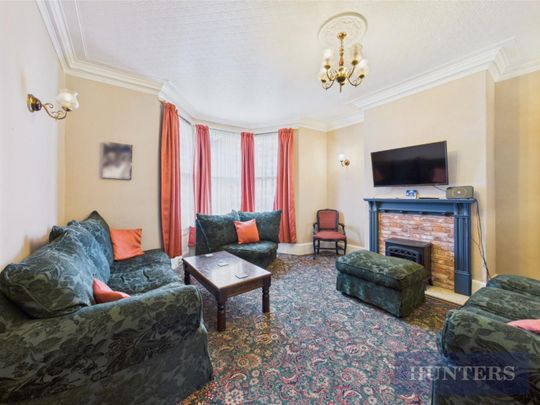 6 bedroom House To Let Total Size: 1938 SQ FT - Photo 1