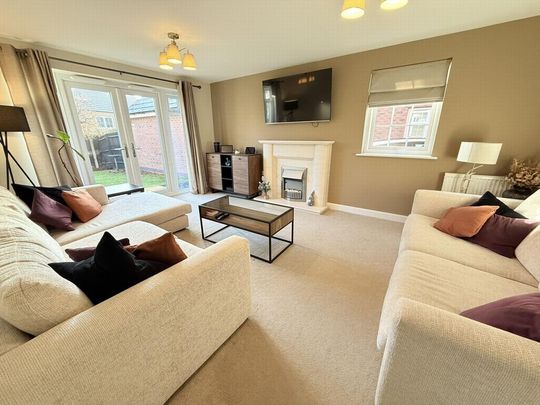 4 bedroom detached house to rent - Photo 1