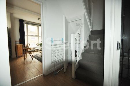Kentish Town Road, NW1, London - Photo 2