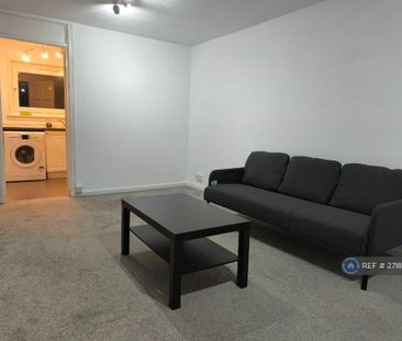 1 bedroom in a flat share to rent - Photo 1