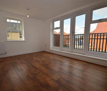 3 bedroom semi-detached house to rent - Photo 4