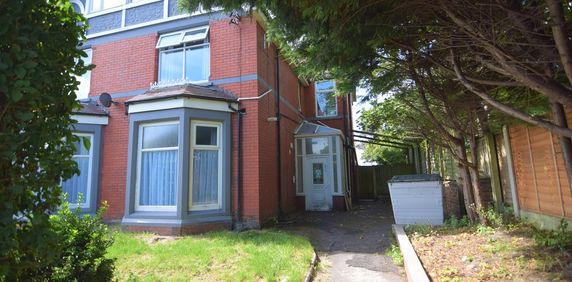 To Let Studio - Photo 2