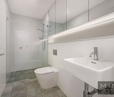 Modern | Furnished, designer studio for lease - Photo 6