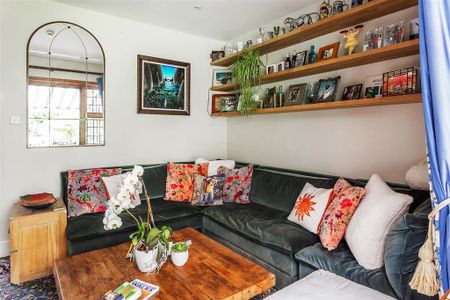 5 bedroom detached house to rent - Photo 3