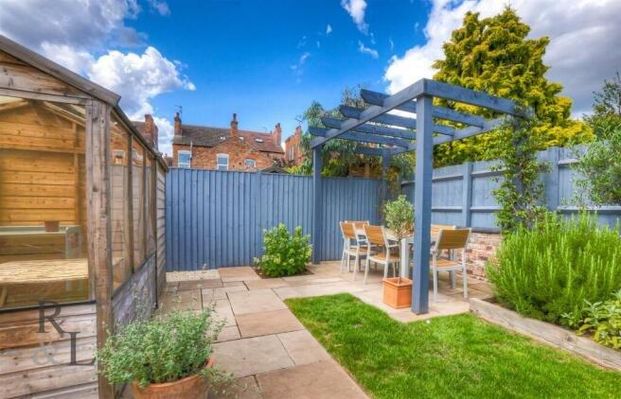 3 bedroom semi-detached house to rent - Photo 1