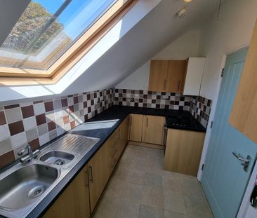 6 Bed Student Accommodation - Photo 2