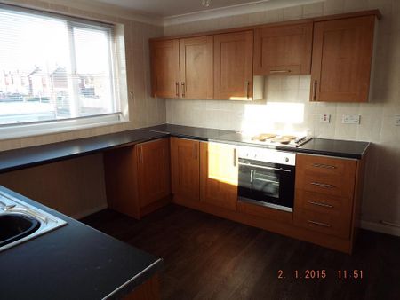 3 bedroom flat to rent - Photo 4