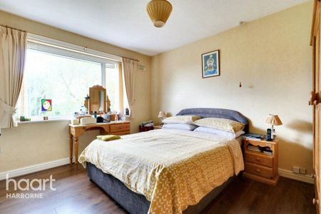 4 bedroom semi-detached house to rent - Photo 5