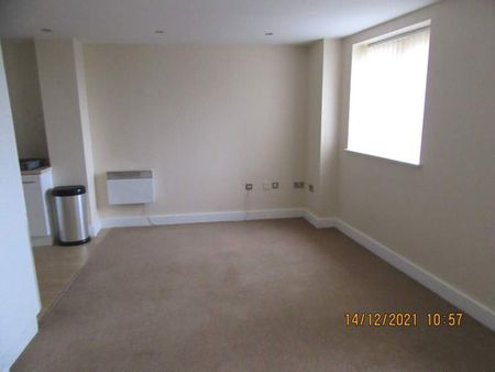 Two Bedroom Flat – Llanelli - Photo 2