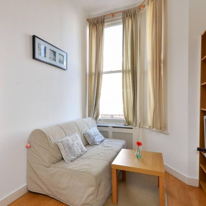 Studio to rent - Photo 1