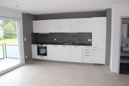 A welcoming residence surrounded by greenery - Photo 3