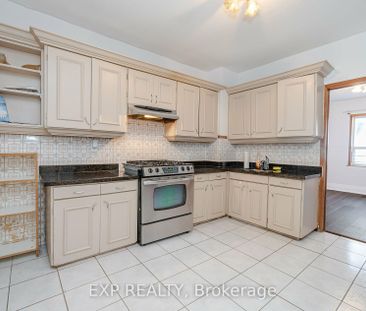 Semi-Detached Home For Lease | C8126604 - Photo 6