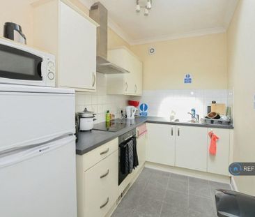 1 bedroom in a flat share to rent - Photo 4