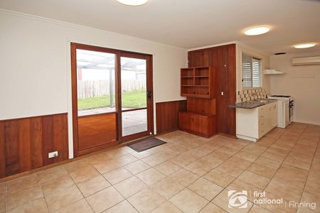 5 Fairbairn Road, Cranbourne - Photo 5