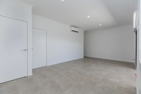 Brand new, beautifully designed townhouse! - Photo 2