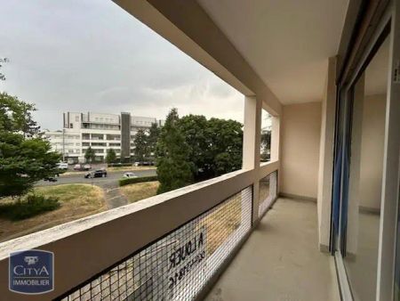 Appartement à louer 4 pièces 105.61m² - Photo 2
