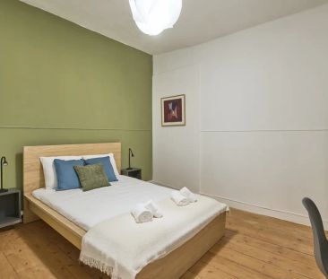 Room in a shared 4-bedroom apartment for rent in Lisbon, perfect fo... - Photo 4