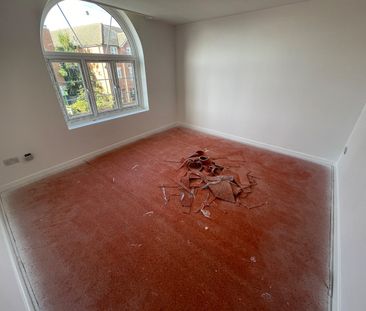 2 Bed Flat, Romsey Road, SO16 - Photo 1