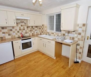 3 bedroom semi-detached house to rent - Photo 4
