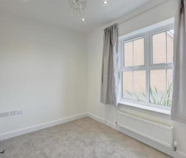 5 bedroom detached house to rent - Photo 2