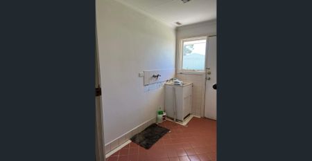 Tidy 3 bedroom home in convenient location! - Photo 3