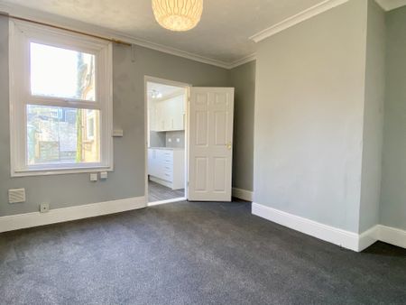Two Bedroom Terraced House With Ground Floor WC TO LET - Photo 2