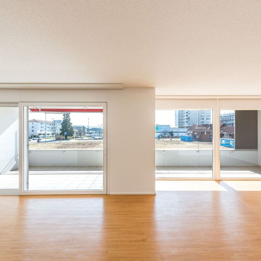 Neuwertige 4.5 Zi-Wohnung 121m2 an zentraler Lage - Foto 1