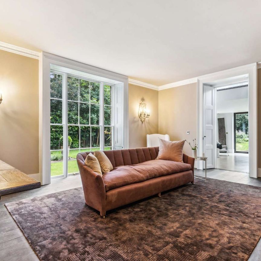 Beautifully designed Georgian vicarage next to Ham Common Woods - Photo 1