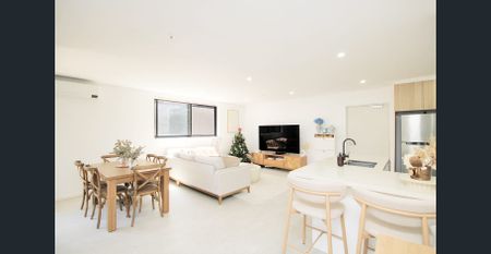 As-new 2 bedroom unit in secure building - Photo 2