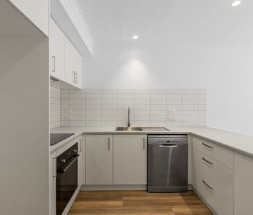 Central Geelong, Renovated Townhouse - Photo 3