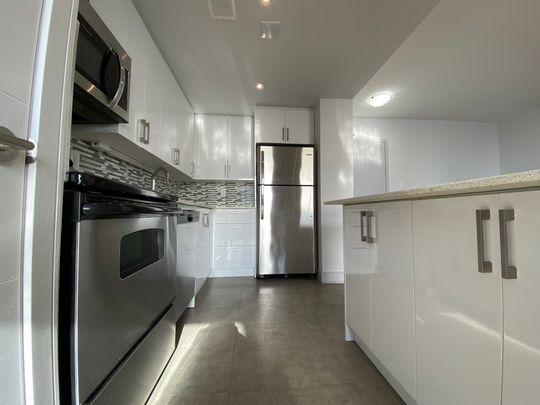 225 Davisville Avenue - Photo 1